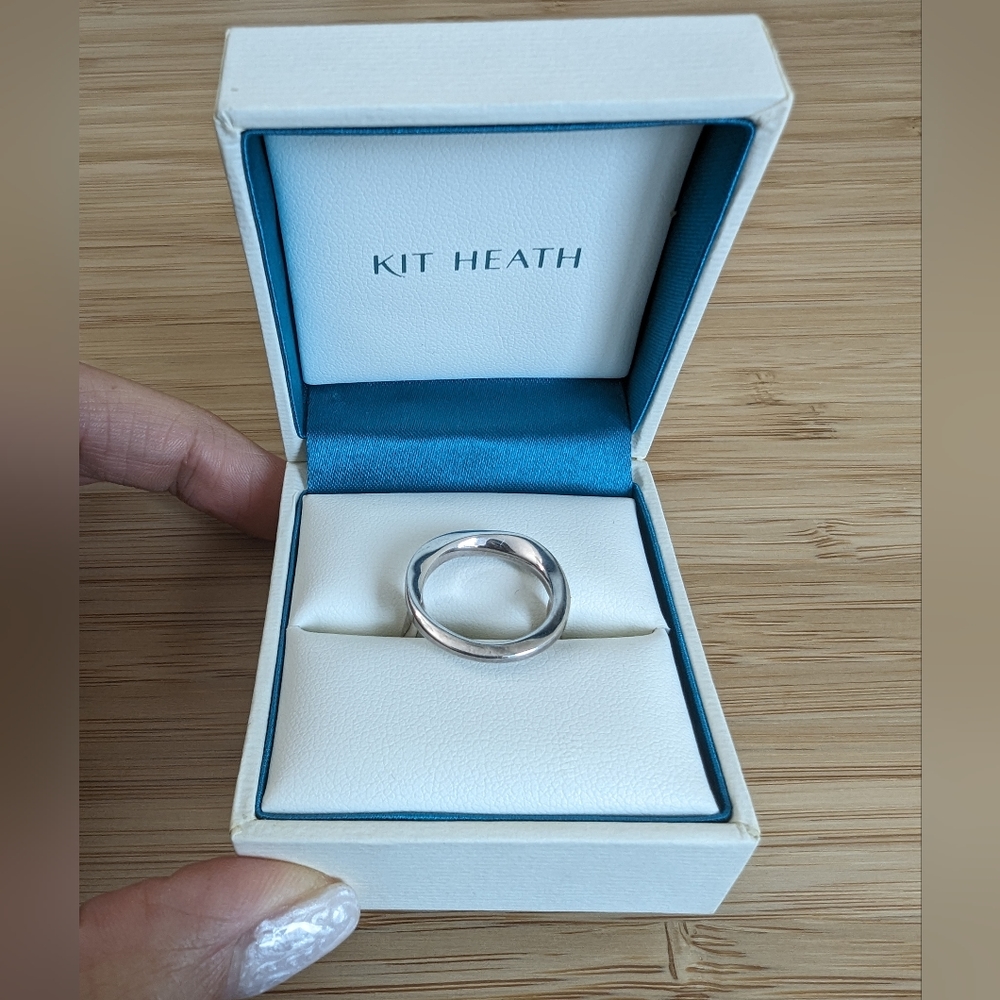 Silver bevel cirque ring